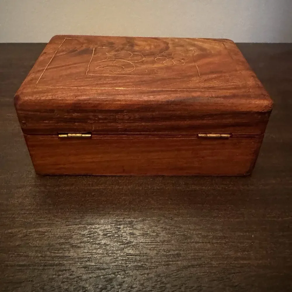Wooden Box Hand Carved Brass‎ Inlaid Floral Hinged India Vtg Trinket Pen Artisan